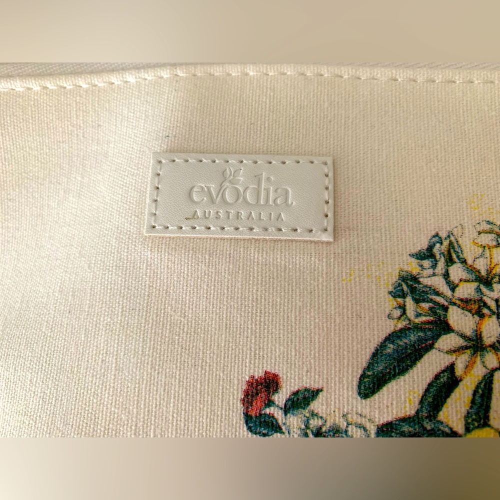 Evodia Canvas Floral Print Bag - Picture 2 of 4